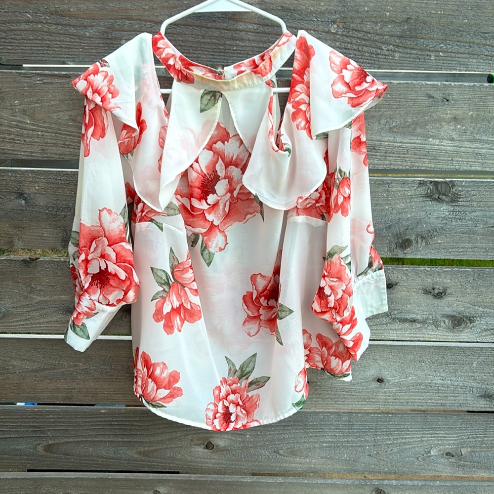 Lightweight floral blouse by UPS & Downs